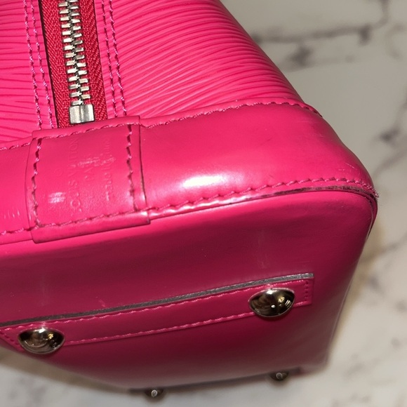 EXCLUSIVE: Louis Vuitton Alma PM Hot Pink Epi Leather Bag! - Picture 3 of 7